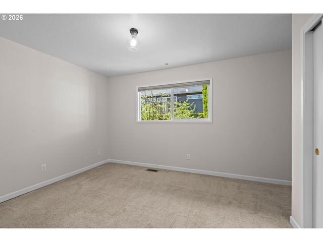 2194 VALLEY VIEW Dr, West Linn, OR 97068