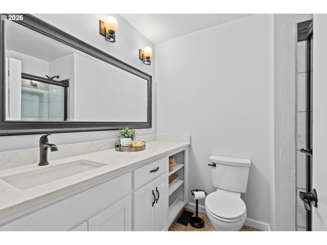 2194 VALLEY VIEW Dr, West Linn, OR 97068