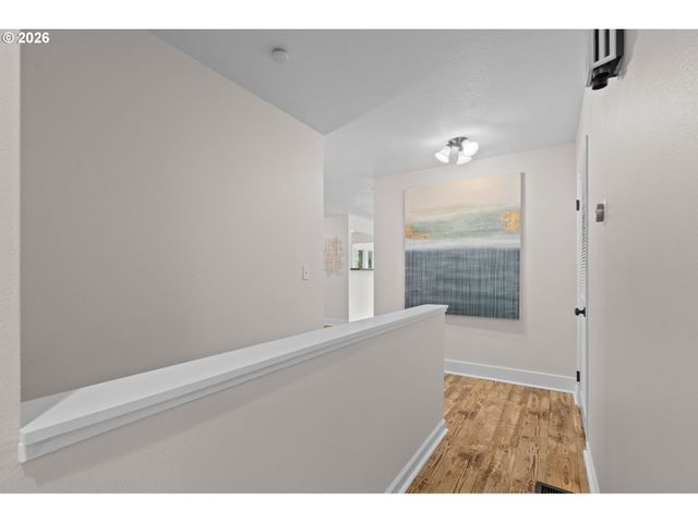 2194 VALLEY VIEW Dr, West Linn, OR 97068