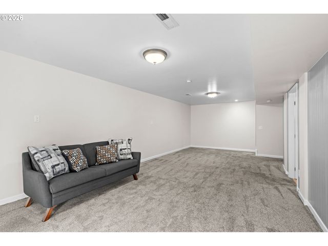 2194 VALLEY VIEW Dr, West Linn, OR 97068