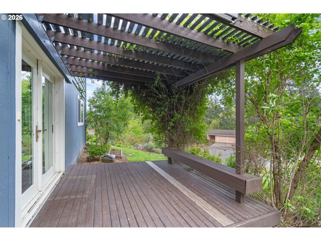 2194 VALLEY VIEW Dr, West Linn, OR 97068