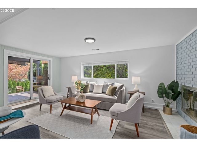 2194 VALLEY VIEW Dr, West Linn, OR 97068