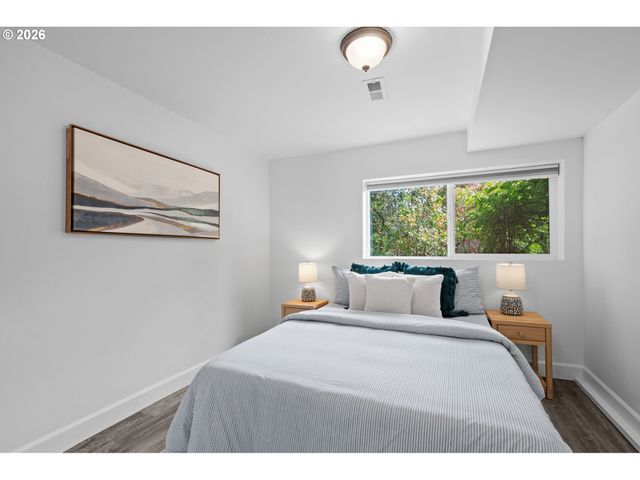 2194 VALLEY VIEW Dr, West Linn, OR 97068