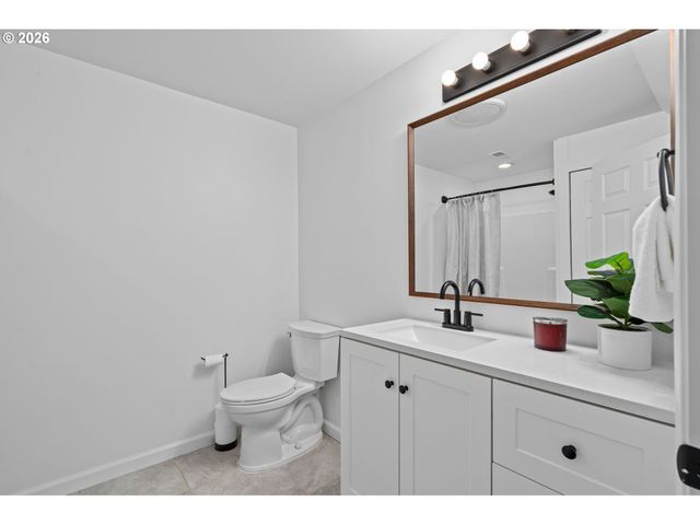 2194 VALLEY VIEW Dr, West Linn, OR 97068