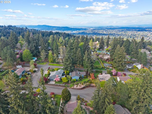 2194 VALLEY VIEW Dr, West Linn, OR 97068