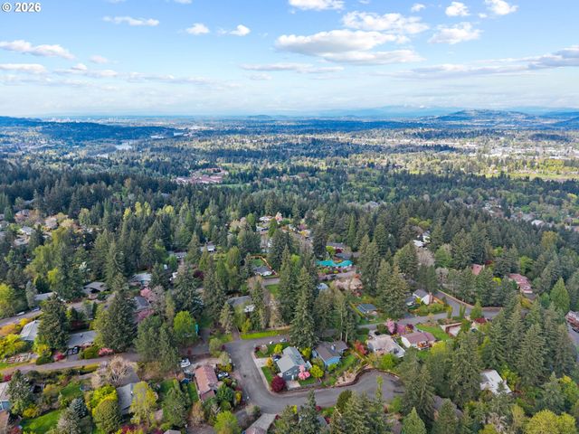 2194 VALLEY VIEW Dr, West Linn, OR 97068