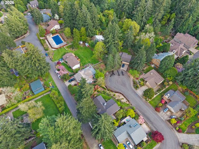 2194 VALLEY VIEW Dr, West Linn, OR 97068