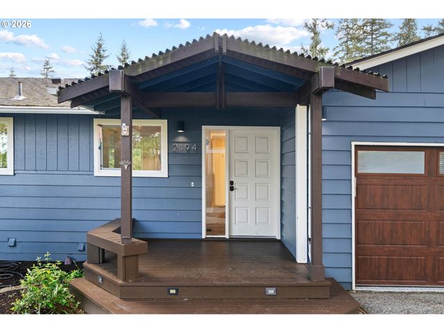 2194 VALLEY VIEW Dr, West Linn, OR 97068