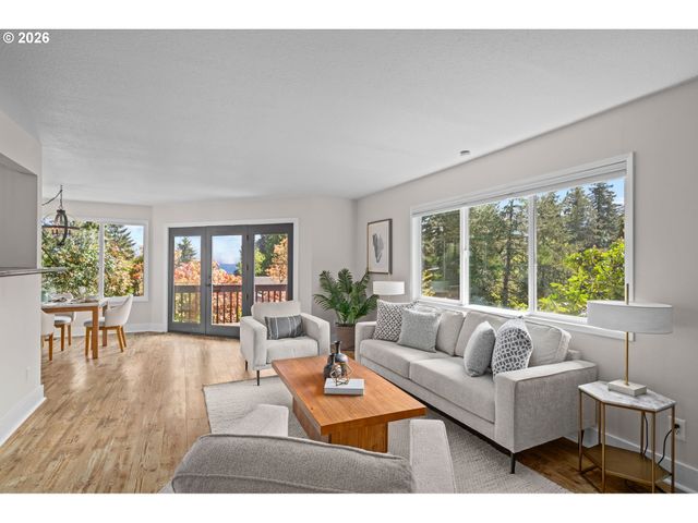 2194 VALLEY VIEW Dr, West Linn, OR 97068