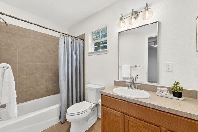 1010 Louise ST, Marble Falls, TX 78654