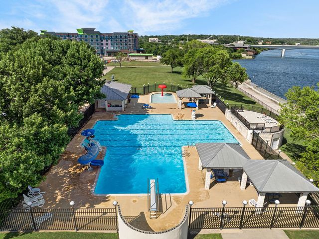 1010 Louise ST, Marble Falls, TX 78654