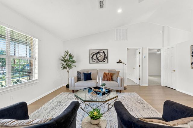 1010 Louise ST, Marble Falls, TX 78654