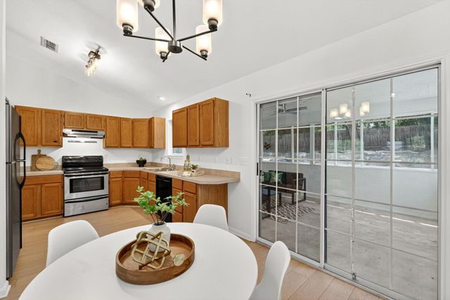 1010 Louise ST, Marble Falls, TX 78654