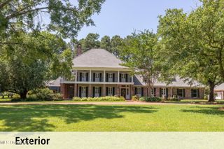 15 Twelve Oaks Place, Madison, MS 39110