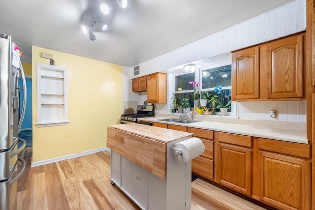 1900 Edgewater DRIVE, Grafton, WI 53024