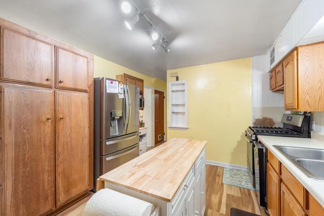 1900 Edgewater DRIVE, Grafton, WI 53024