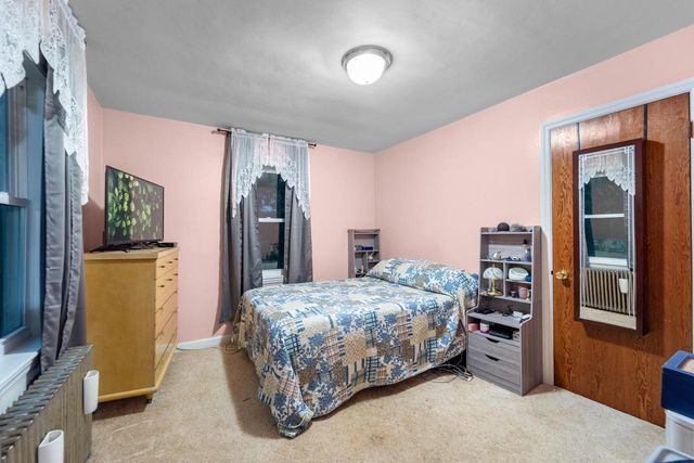 1900 Edgewater DRIVE, Grafton, WI 53024