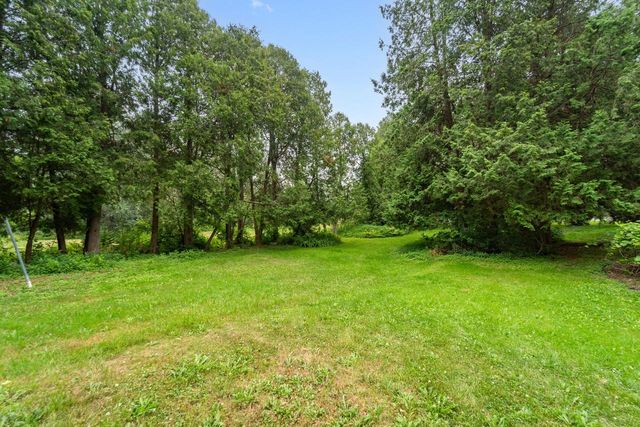 1900 Edgewater DRIVE, Grafton, WI 53024