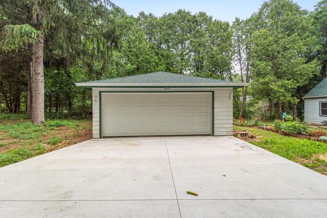 1900 Edgewater DRIVE, Grafton, WI 53024