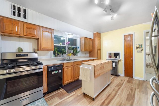 1900 Edgewater DRIVE, Grafton, WI 53024