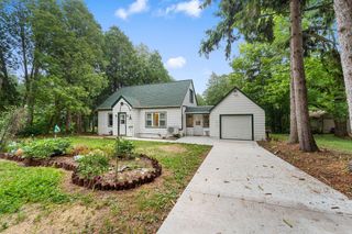 1900 Edgewater DRIVE, Grafton, WI 53024