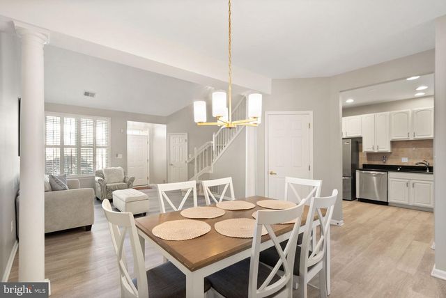 6932 WALNUT HILL DR, Gainesville, VA 20155