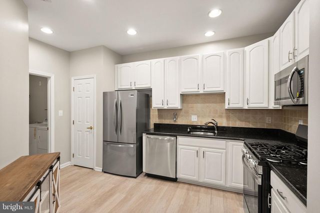 6932 WALNUT HILL DR, Gainesville, VA 20155