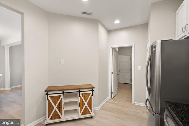 6932 WALNUT HILL DR, Gainesville, VA 20155