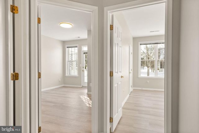 6932 WALNUT HILL DR, Gainesville, VA 20155