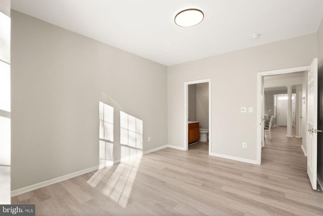 6932 WALNUT HILL DR, Gainesville, VA 20155