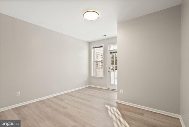 6932 WALNUT HILL DR, Gainesville, VA 20155