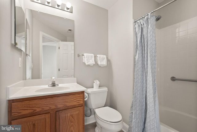 6932 WALNUT HILL DR, Gainesville, VA 20155