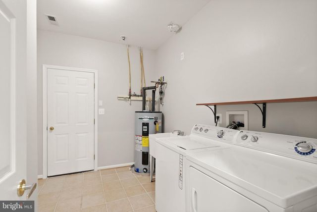 6932 WALNUT HILL DR, Gainesville, VA 20155