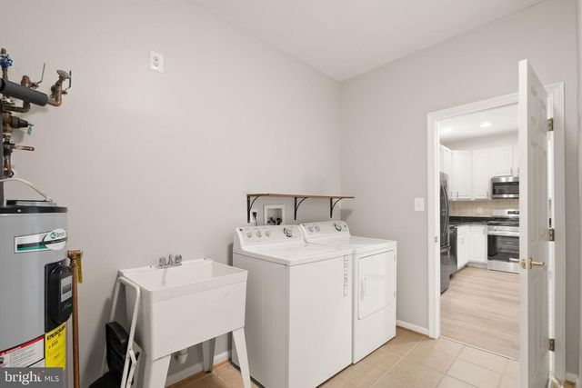 6932 WALNUT HILL DR, Gainesville, VA 20155