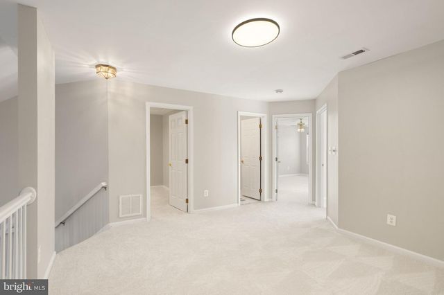 6932 WALNUT HILL DR, Gainesville, VA 20155