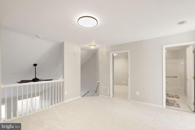 6932 WALNUT HILL DR, Gainesville, VA 20155