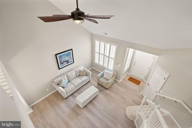 6932 WALNUT HILL DR, Gainesville, VA 20155