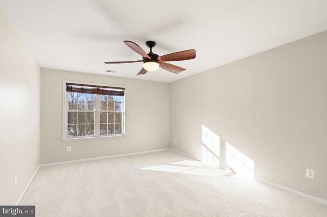 6932 WALNUT HILL DR, Gainesville, VA 20155