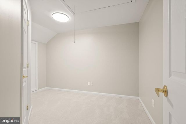 6932 WALNUT HILL DR, Gainesville, VA 20155