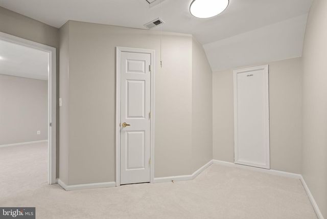 6932 WALNUT HILL DR, Gainesville, VA 20155