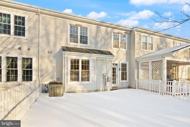 6932 WALNUT HILL DR, Gainesville, VA 20155