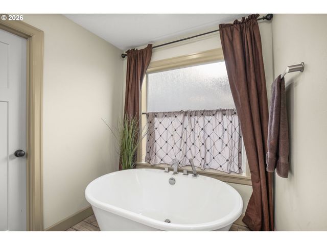 1668 Se 35TH Ter, Gresham, OR 97080