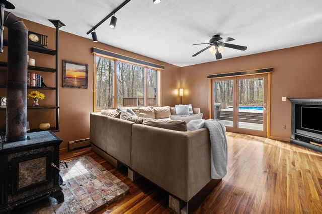 275 Chestnut, Uxbridge, MA 01569