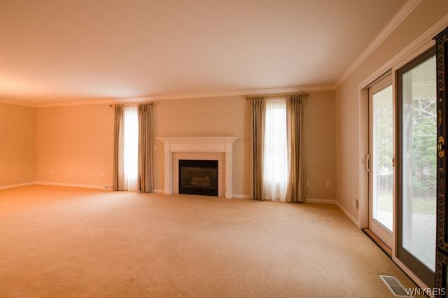 28 Lord Byron Lane, Amherst, NY 14221