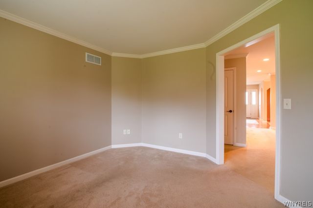 28 Lord Byron Lane, Amherst, NY 14221