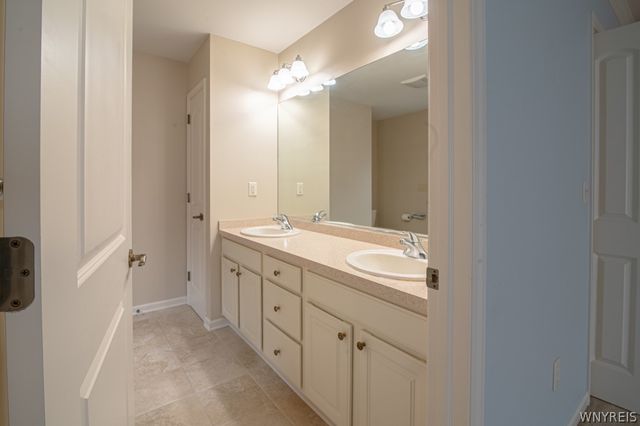 28 Lord Byron Lane, Amherst, NY 14221