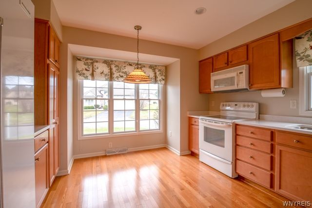 28 Lord Byron Lane, Amherst, NY 14221