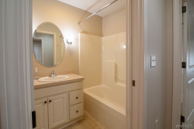 28 Lord Byron Lane, Amherst, NY 14221