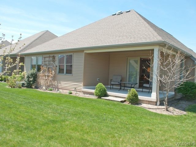 28 Lord Byron Lane, Amherst, NY 14221