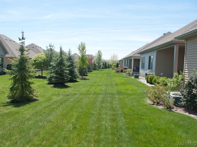 28 Lord Byron Lane, Amherst, NY 14221